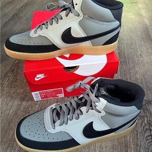 Nike Men's Black and Gray Sneakers with Tan Sole